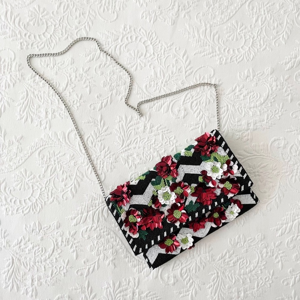 NWT Lulus Black and White Beaded Chevron Stripe Floral Clutch bag - Picture 2 of 9